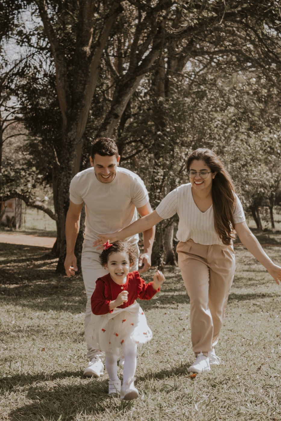 Familia disfrutando de su calidad de vida al aire libre